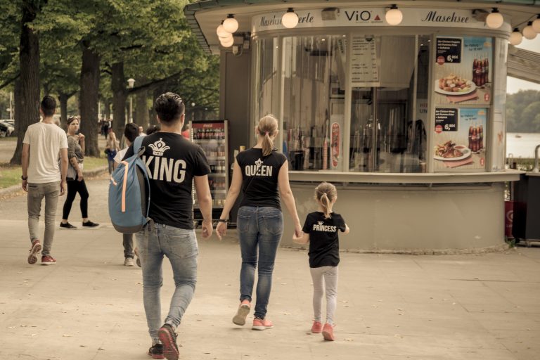 Street photo in Hanover, Germany by Claas Harmsen