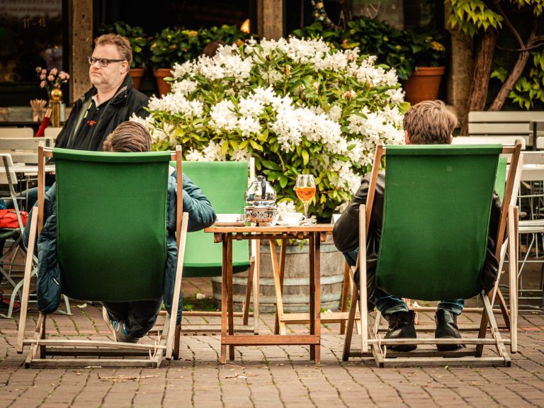 Street photo in Hanover, Germany by Claas Harmsen