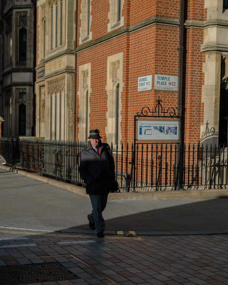 Street photo in London, United Kingdom by Oli Abrahams