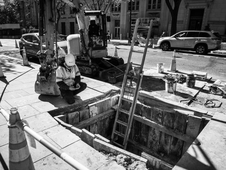 Street photo in Washington, United States by Leo Crespo