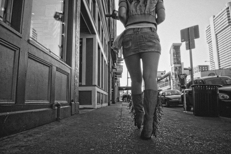 Street photo in Nashville, United States by Jarrett Gaza