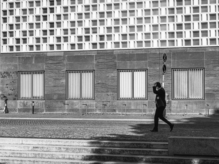 Street photo in Hanover, Germany by Claas Harmsen