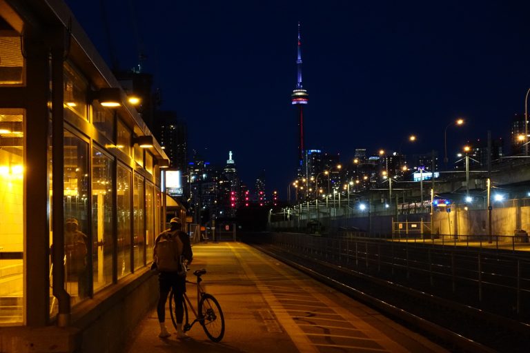 Street photo in Toronto, Canada by Khwez Beni