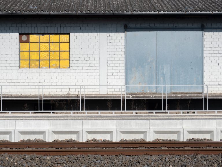 Street photo in Bürstadt, Germany by Mischa Schlupeck
