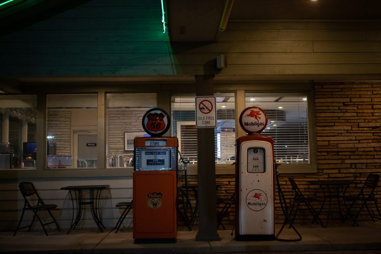 Street photo in Springfield, United States by Chris Jones