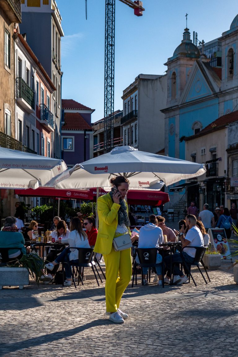 Street photo in Trafaria, Portugal by Deividson Rodrigues
