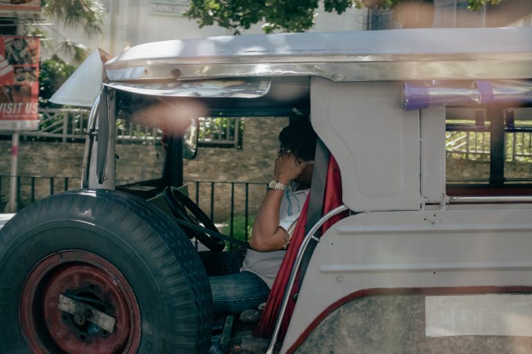 Street photo in Taguig, Philippines by Arthur Liam