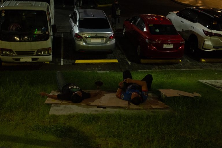 Street photo in Taguig, Philippines by Arthur Liam