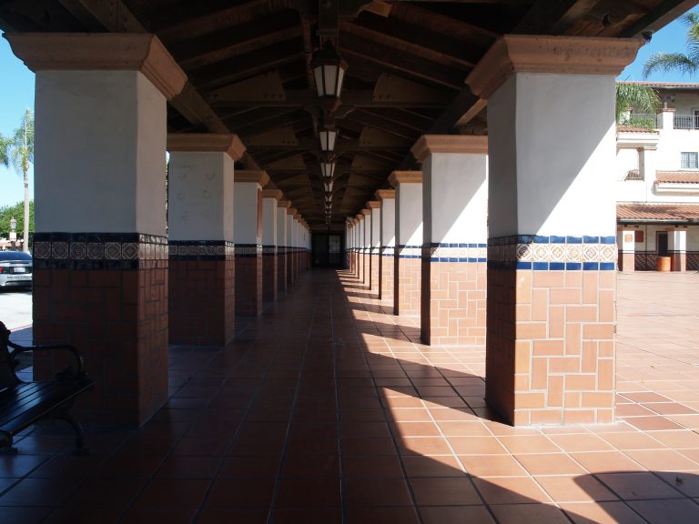 Street photo in Santa Ana, United States by Michael Kazmark