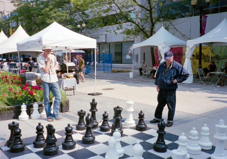 Street photo in Hamilton, Canada by Khwez Beni