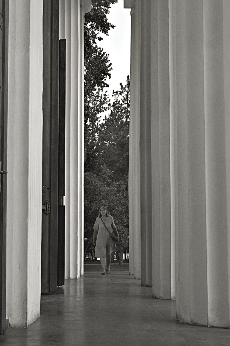 Street photo in Chişinău, Moldova by Alex Ciorici