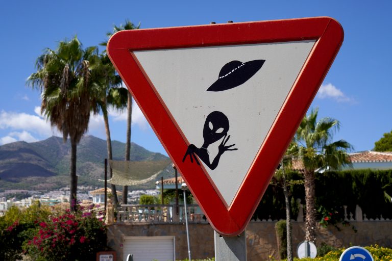 Street photo in Benalmádena, Spain by Pascal Hoerner