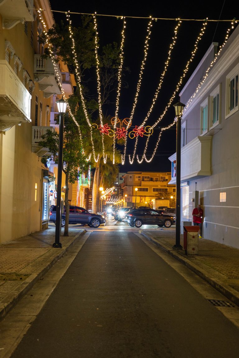 Street photo in Caguas, Puerto Rico by Pablo Cruz
