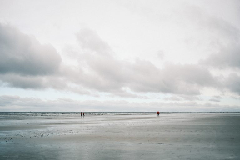 Street photo in Fanø, Denmark by Günther Klebinger