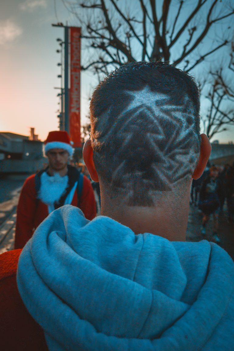 Street photo in London, United Kingdom by Ian Horne
