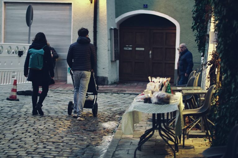 Street photo in Mühldorf, Germany by Johannes Dürr