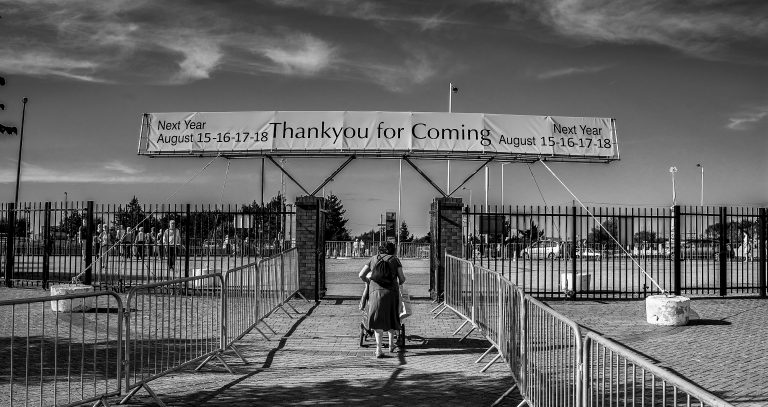 Street photo in Southport, United Kingdom by Tom Schmitz