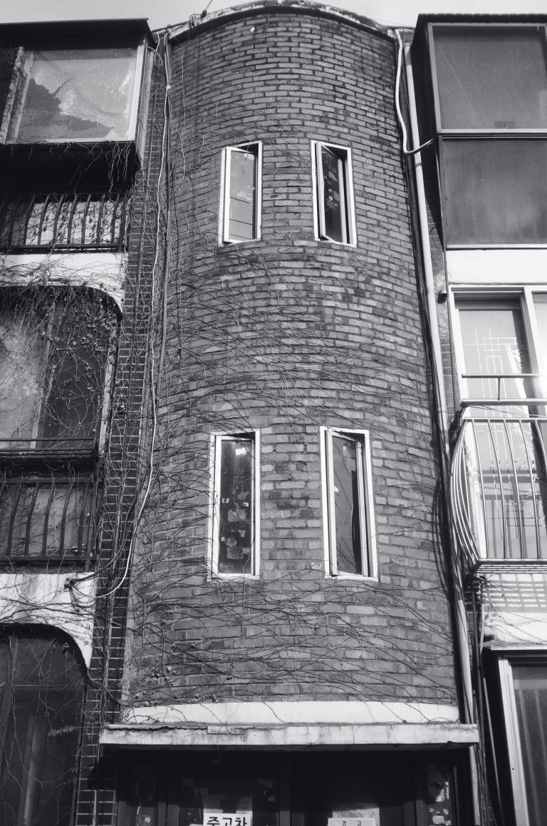 Photo by Bo-hjŏn Kim