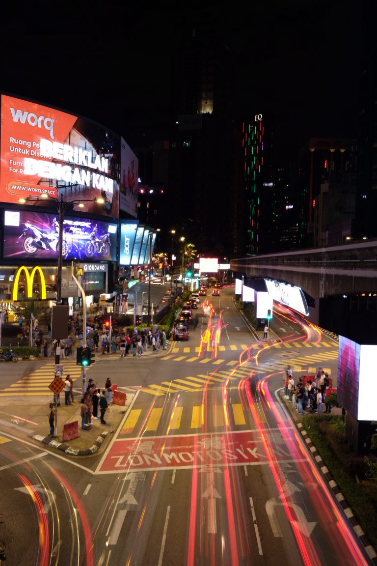 Street photo in Kuala Lumpur, Malaysia by Vrederis —
