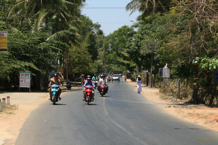 Street photo in Phan Thiet, Vietnam by Feroce Boscaiolo