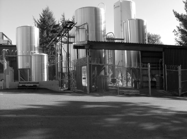 Street photo in Bremerton, United States by Brian Norris