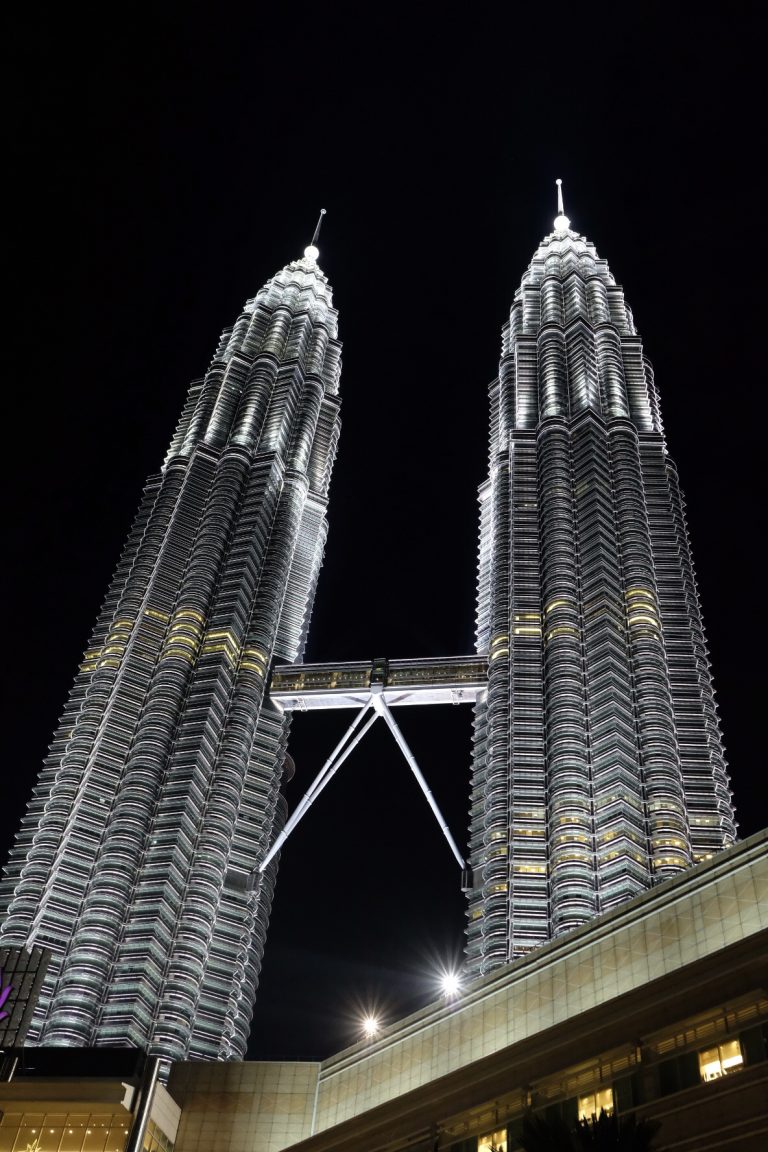 Street photo in Kuala Lumpur, Malaysia by Vrederis —