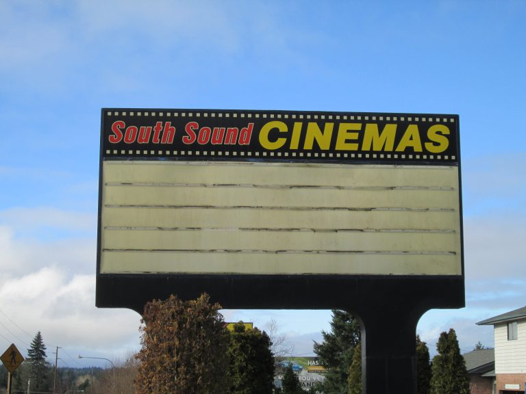 Street photo in Port Orchard, United States by Brian Norris
