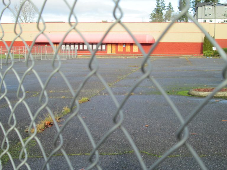 Street photo in Port Orchard, United States by Brian Norris