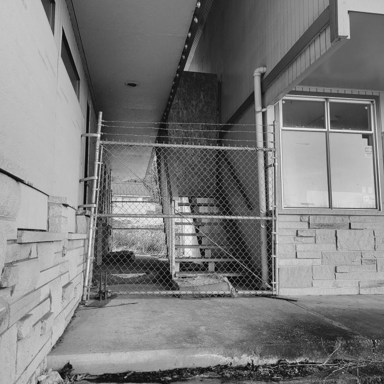 Street photo in Port Orchard, United States by Brian Norris