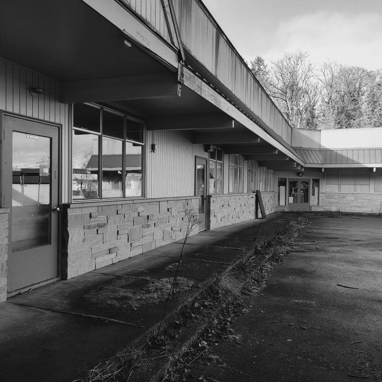 Street photo in Port Orchard, United States by Brian Norris