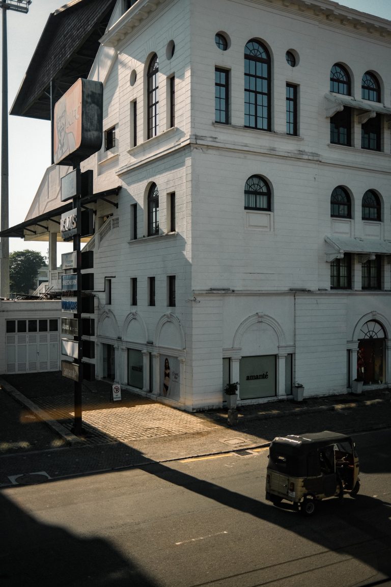 Street photo in Colombo, Sri Lanka by Sarith Ran