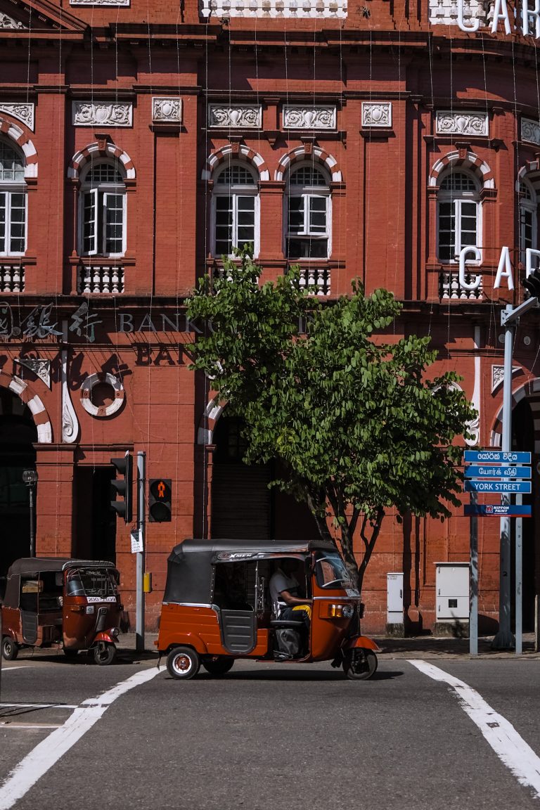 Street photo in Colombo, Sri Lanka by Sarith Ran