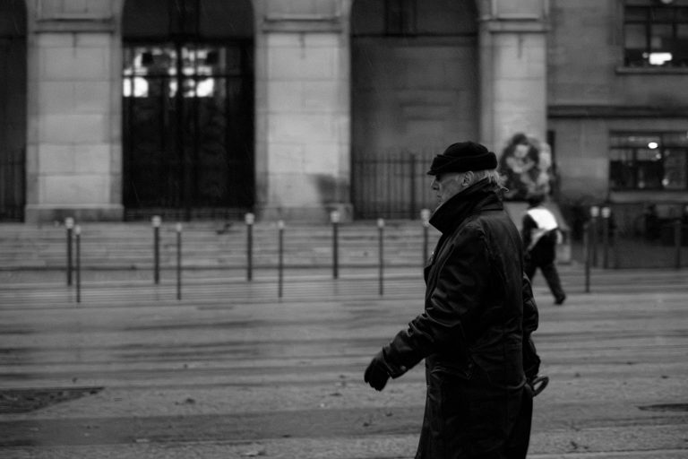 Street photo in Montreuil, France by David Makima
