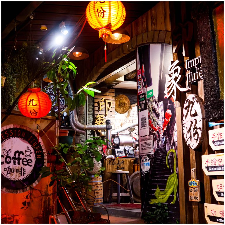 Street photo in New Taipei, Taiwan by Yno Nameky