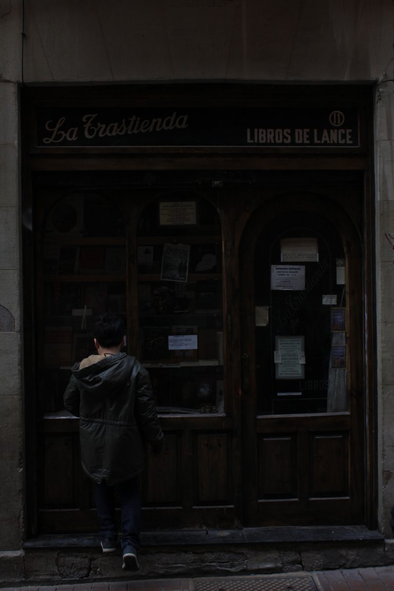 Street photo in León, Spain by Mario Arroyo