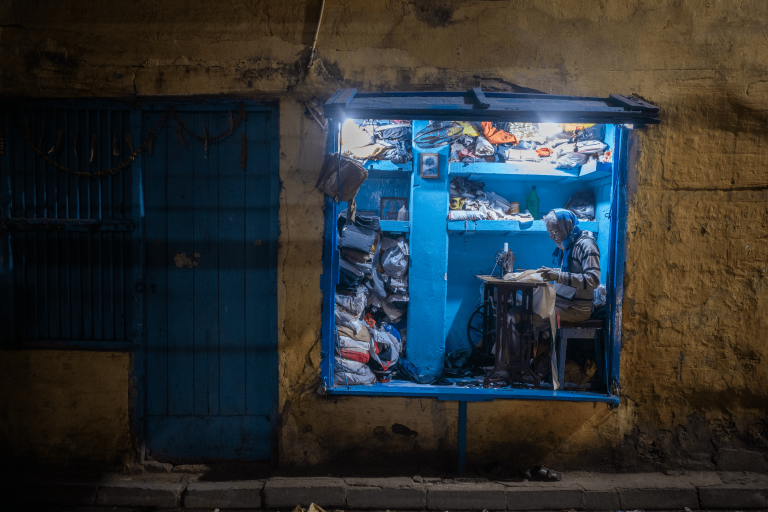 Street photo in Kolkata, India by Zeeshan Chowdhury