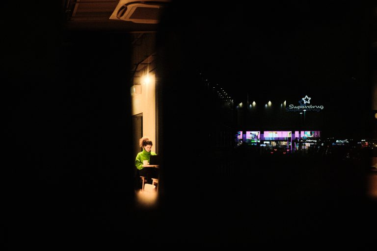 Street photo in Bristol, United Kingdom by Robin Chun