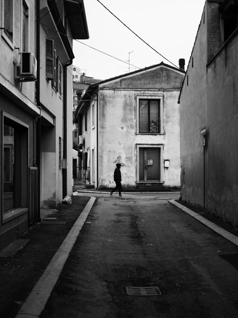 Street photo in San Giovanni Lupatoto, Italy by Emanuele Cunego