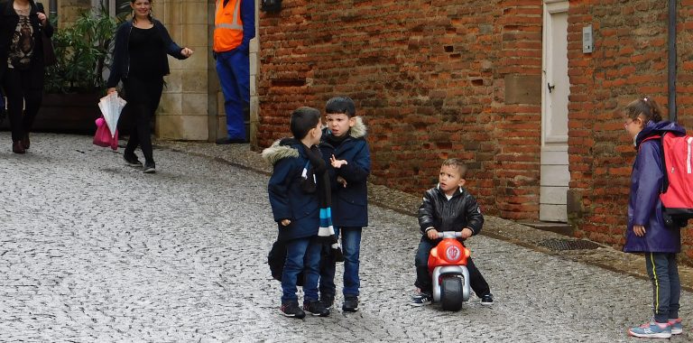 Street photo in Albi, France by Helmut Levitt