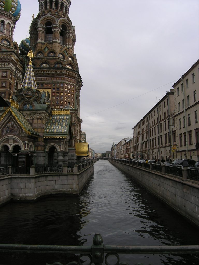 Street photo in St Petersburg, Russia by Feroce Boscaiolo