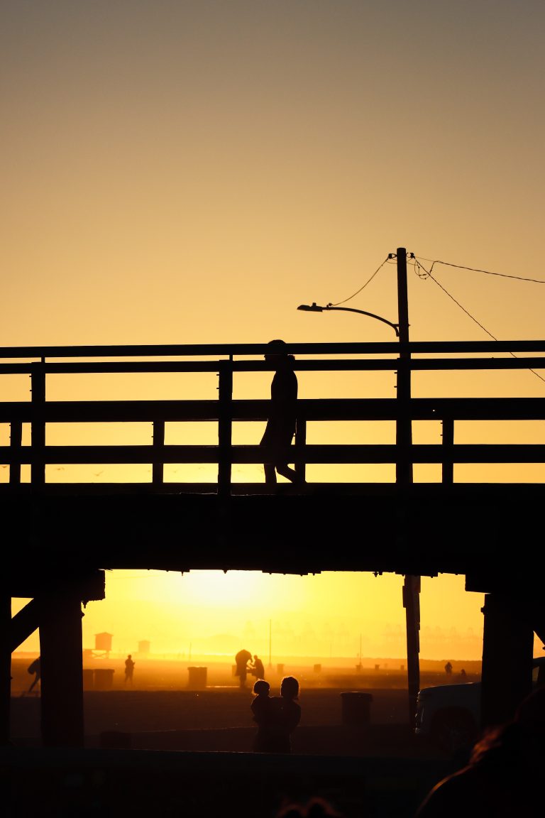 Street photo in Seal Beach, United States by Flavio Pereira