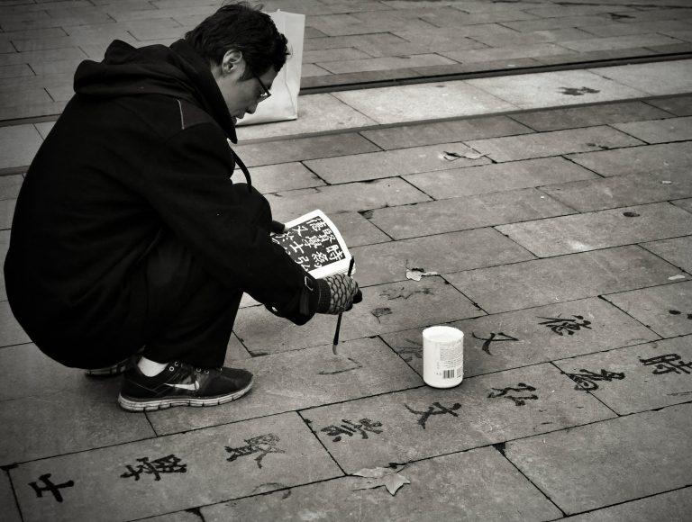 Street photo in Shanghai, China by Arndt Broecker