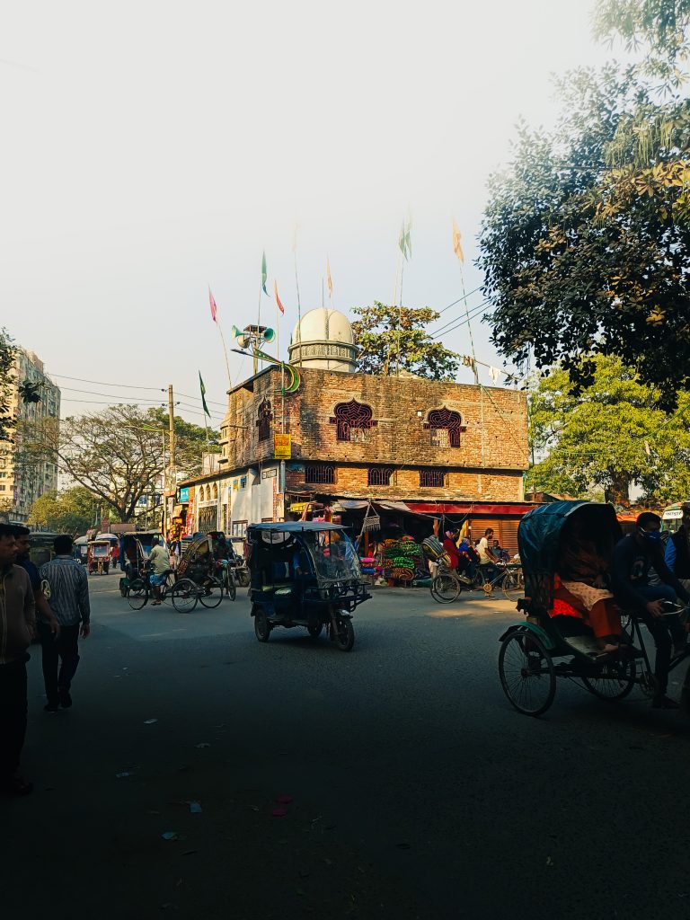 Street photo in Narayanganj, Bangladesh by Robinul Islam