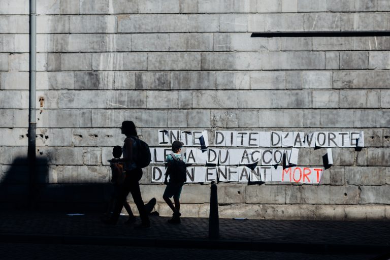 Street photo in Liège, Belgium by Duns Fin.
