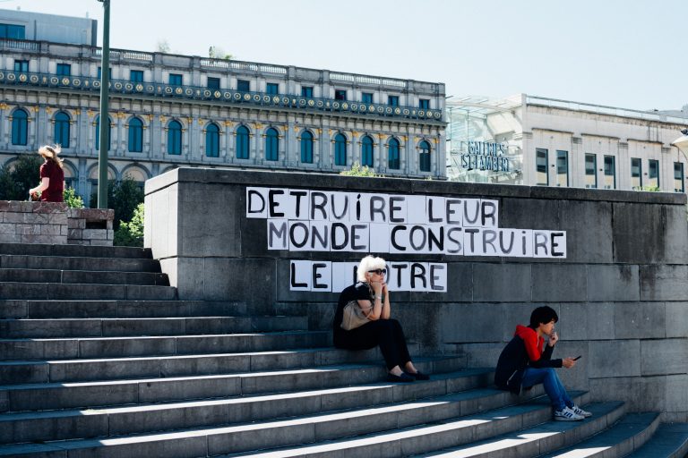 Street photo in Liège, Belgium by Duns Fin.
