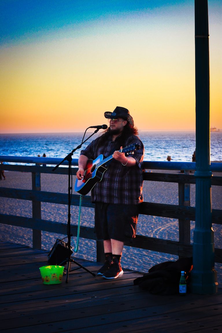 Street photo in Seal Beach, United States by Flavio Pereira