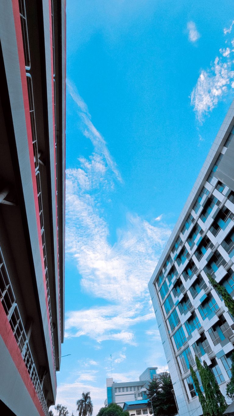 Street photo in Jakarta, Indonesia by Thama Thama