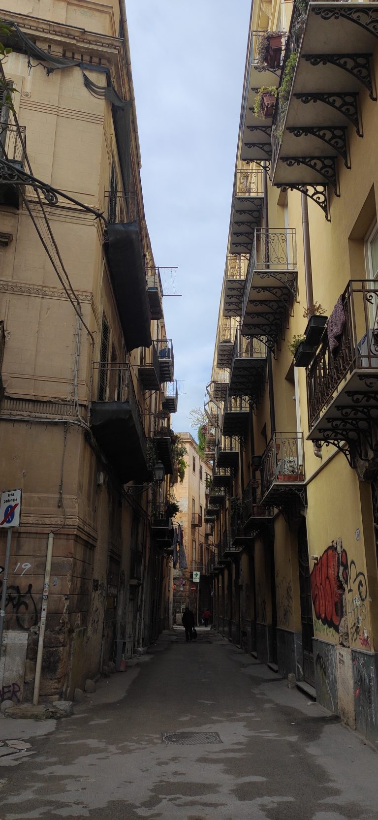 Street photo in Palermo, Italy by Fabio Machado