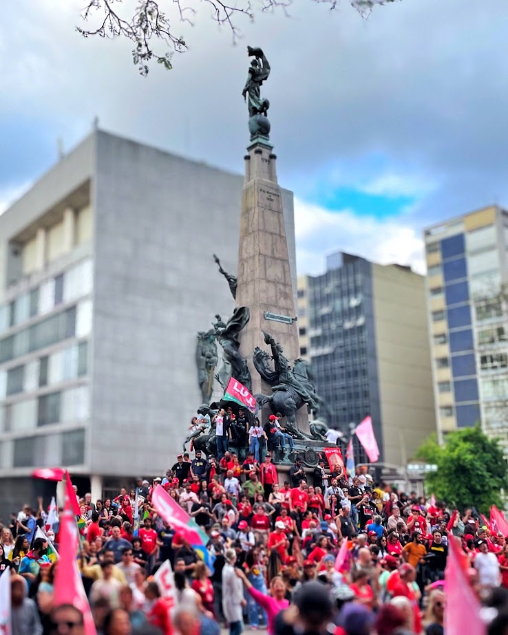 Street photo in Porto Alegre, Brazil by Juliano Vasconcellos