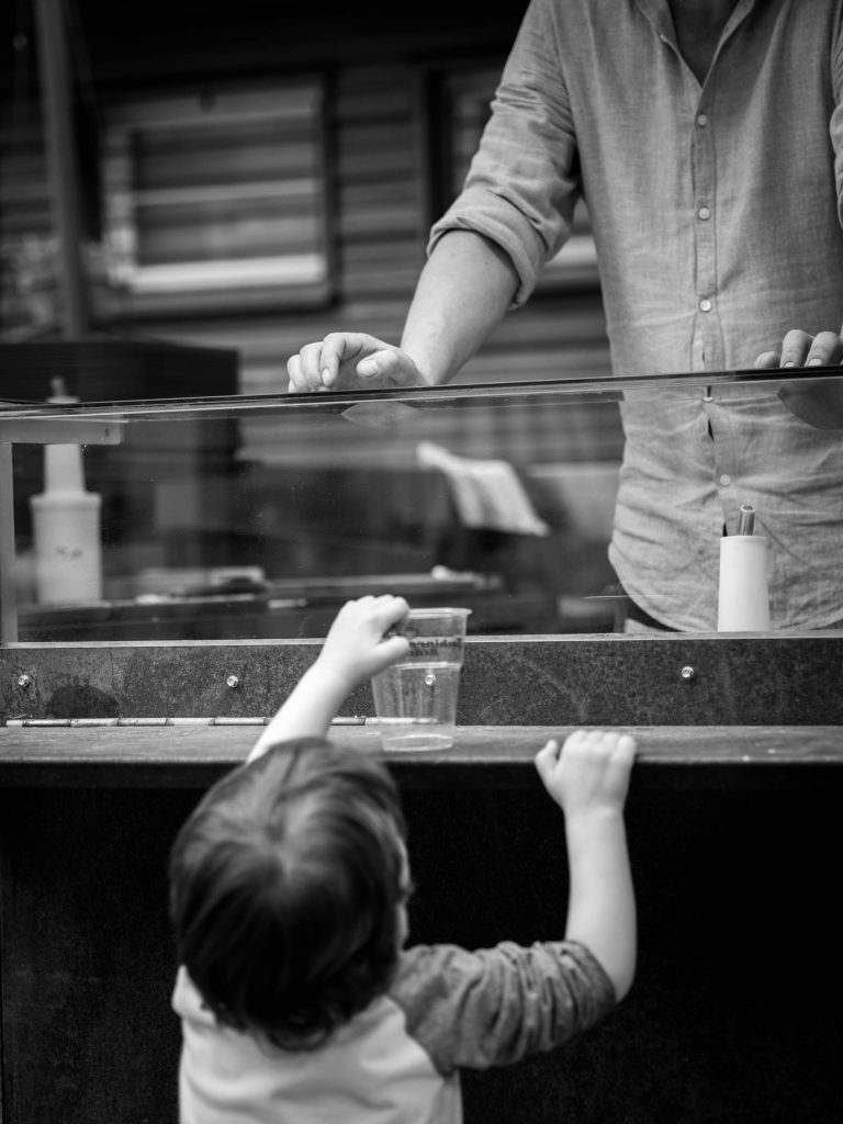 Street photo in Zürich, Switzerland by Remo Obrist